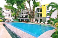 Angelyn's Dive Resort - Beach