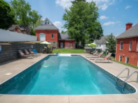 Hatch House Bed & Breakfast Hotels in Towanda