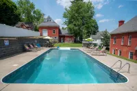 Hatch House Bed & Breakfast Hotels in Towanda