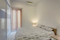 Stylish 2 Bedroom Apartment in an Amazing Location