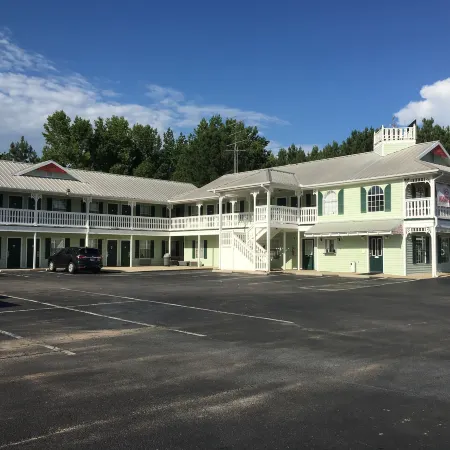 Woodstream Inn