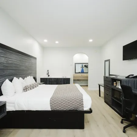 Sapphire Inn & Suites