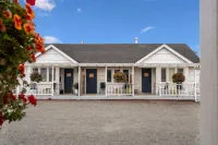 Boardwalk Cottages Hotels near Adrift Distillers