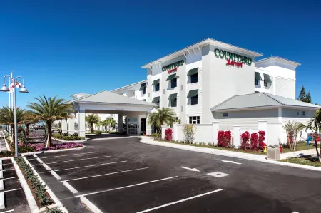 Courtyard Faro Blanco Resort