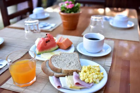 Estalagem 11 Suites Отели рядом с достопримечательностью «Praia Dos Anjos Rj Arraial Do Cabo Rj»