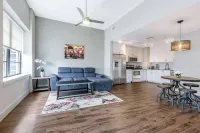 Modern 1Br Condo in California Building