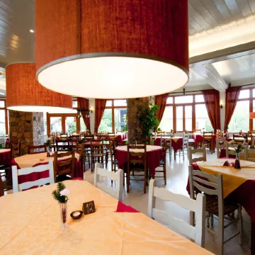 To Balkoni Tis Agorianis