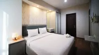 Modern and Cozy 1Br at Grand Sungkono Lagoon Apartment Hotels in Dukuhpakis