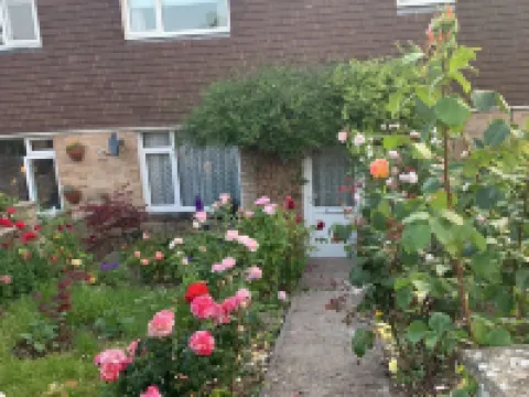 2-Bed House Sleeps 4 - Enclosed Garden - Tv & WiFi Hotels near Tesco Express