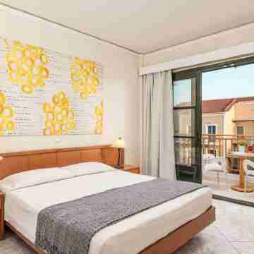 Hydrele Beach Hotel & Village Rooms