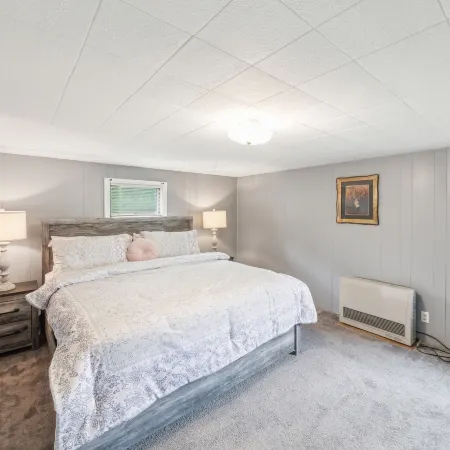 Stowe Retreat Mountain Views & Fenced Backyard by RedAwning