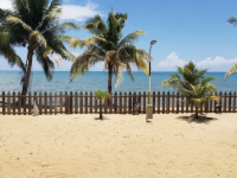 Pal's on the Beach - Dangriga, Belize Hotels in Dangriga