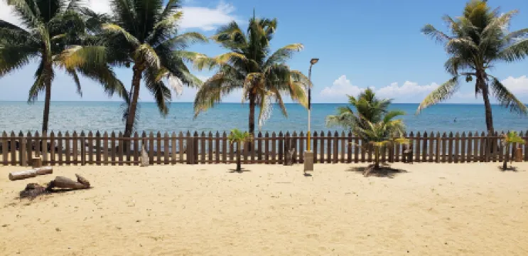 Pal's on the Beach - Dangriga, Belize