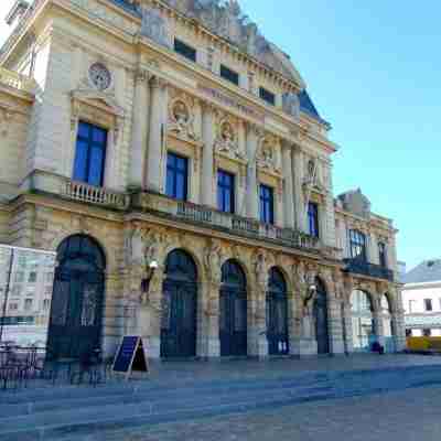 Hôtel Croix de Malte Hotel Exterior