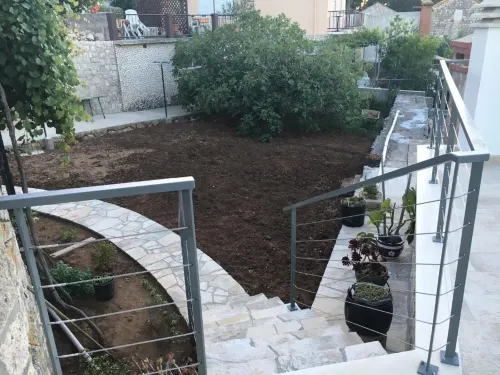 Apartmani Loredana - One-Bedroom Apartment with Sea View Hotels in Trpanj