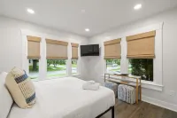 SoHo Serenity by Brightwild | Pool & Hot Tub - Jacuzzi