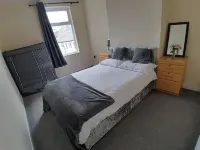 Blackpool - 2-Bed Apt - Sleeps 5 - فنادق في Westby-with-Plumptons