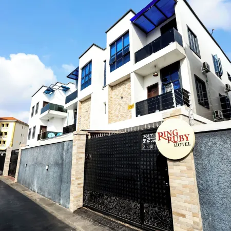 Ringruby Hotel, Eso Close