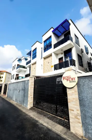 Ringruby Hotel, Eso Close Hotels near kalakuta museum