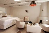 Palace Modern Residences at the Railyard