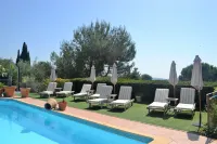Le Mas des Cigales - Bed and Breakfasts