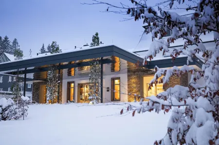 Hotel Jagdhaus Wiese Отели в г. Бад-Берлебург