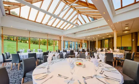 Stirling Court Hotel Отели в г. Бридж оф Аллан