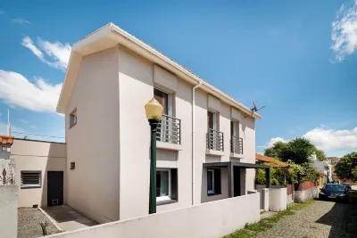 Aguda1 · Aguda's Family House 4Bd, Parking, BBQ Các khách sạn gần Edificio Vodafone