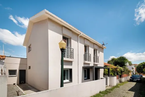 Aguda1 · Aguda's Family House 4Bd, Parking, BBQ