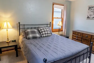 Quaint home in Oak Hill, Conveniently Located. Ace Adventure Water Park附近的飯店