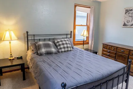 Quaint home in Oak Hill, Conveniently Located.