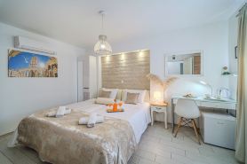 Central Split Rooms and Apartments Paese