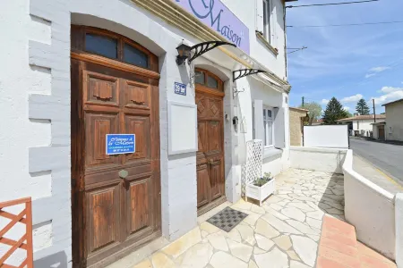 Comme à la Maison Отели в г. Бренак