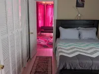 Charming 2-Bdr Apartment 900SF with Wi-Fi, AC, 20 Minutes Away from TS Manhattan Hotels in West New York