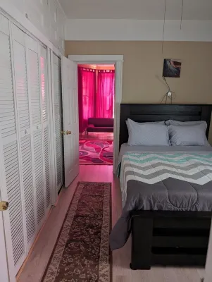 Charming 2-Bdr Apartment 900SF with Wi-Fi, AC, 20 Minutes Away from TS Manhattan