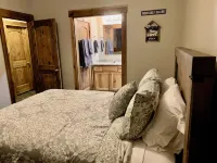 Golden Meadows Lodge+6Bdms+AC+HotTub+WiFi+Near2YNP
