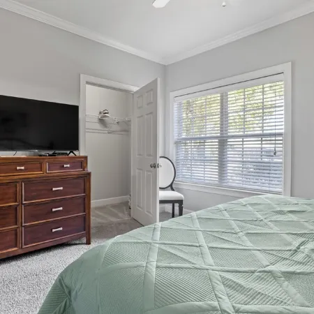 Relaxing Affordable Condo Near Beach, Owa and Ballfields!