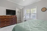 Relaxing Affordable Condo Near Beach, Owa and Ballfields!