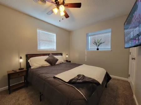 Cozy 3-bedroom house with central A/C and WiFi centrally located in Lawton