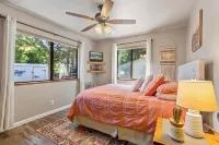 3-bedroom house in charming Groveland with WiFi, climate control, fitness room