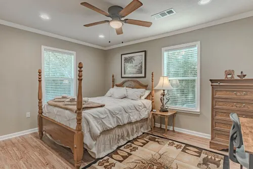 Midterm / Pet Friendly / Back Yard / Close to Square / Free Parking / WiFi / BBQ Hotel a Granbury