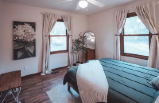 Hot Tub, Game Rm, Fire Pit - Luxury Hocking Cabin