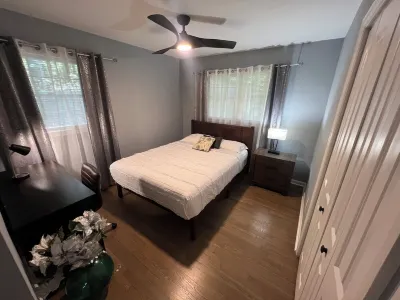 Charming Home 10min from Airport, close to DT Atlanta . Enjoy privacy & comfort!