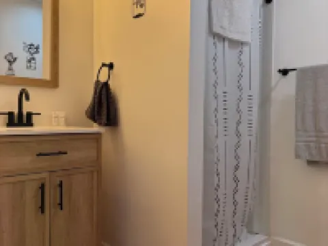 Charming 1-bedroom apartment in Greene for up to 4 guests, family & dog friendly Hotels in Chenango County