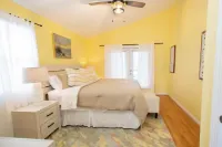 3-bedroom townhome in Key West with fitness room, WiFi