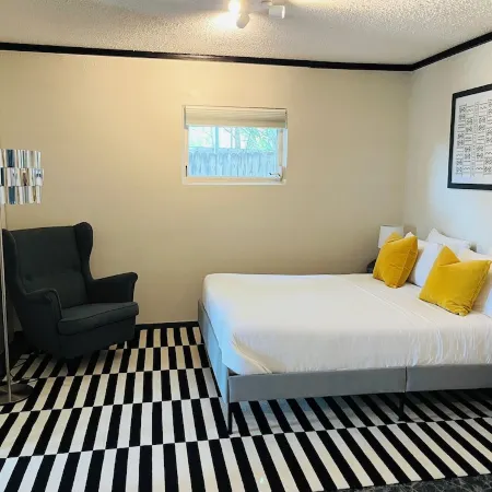Cozy suite with separate entrance.