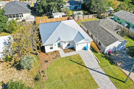 Beach House - the Sanderling by PHG