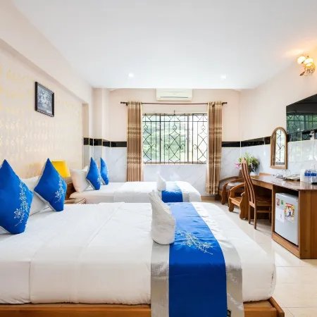 Hong Phat Hotel Отели рядом с достопримечательностью «Парк Dam Sen»