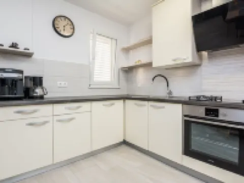 Apartments Loncar Hotels in Vir