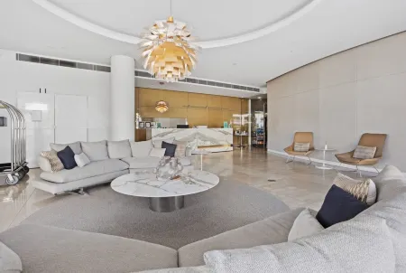 Luxury Beachfront Stay in Kirra Отели рядом с достопримечательностью «Пойнт Дангер»